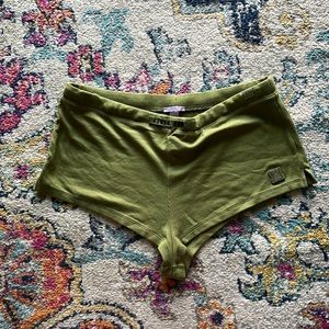 •savage x fenty booty shorts LG•